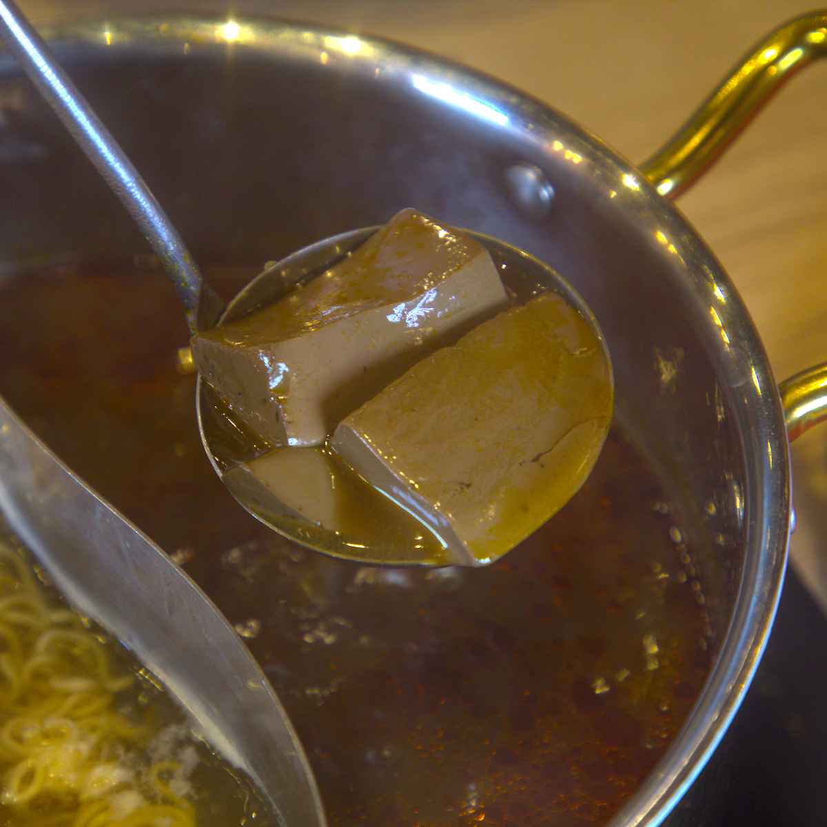 高雄楠梓美食｜里歐牛排鍋物：早午餐霸主進軍火烤兩吃！海鮮龍蝦與肋眼牛排，超誠意自助吧冰淇淋吃到飽