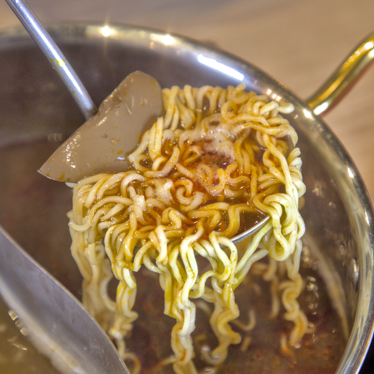 高雄楠梓美食｜里歐牛排鍋物：早午餐霸主進軍火烤兩吃！海鮮龍蝦與肋眼牛排，超誠意自助吧冰淇淋吃到飽