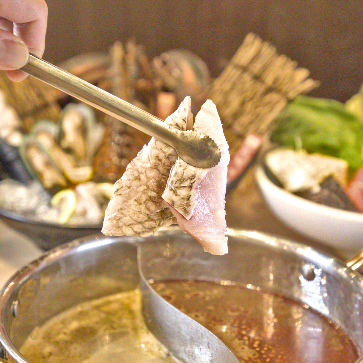 高雄楠梓美食｜里歐牛排鍋物：早午餐霸主進軍火烤兩吃！海鮮龍蝦與肋眼牛排，超誠意自助吧冰淇淋吃到飽