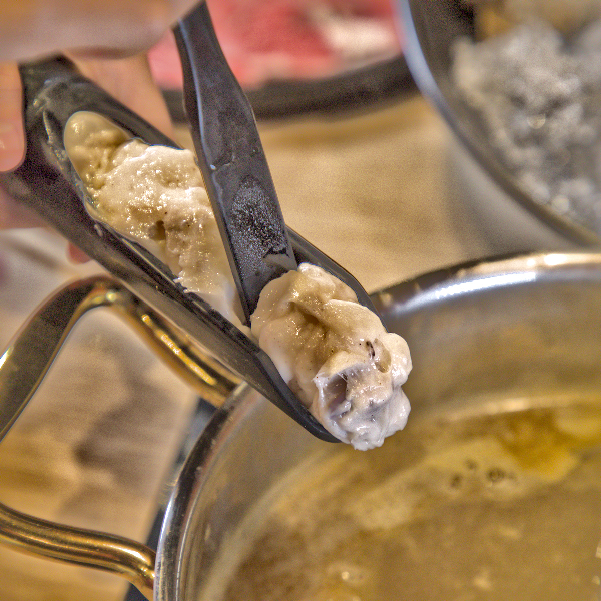 高雄楠梓美食｜里歐牛排鍋物：早午餐霸主進軍火烤兩吃！海鮮龍蝦與肋眼牛排，超誠意自助吧冰淇淋吃到飽