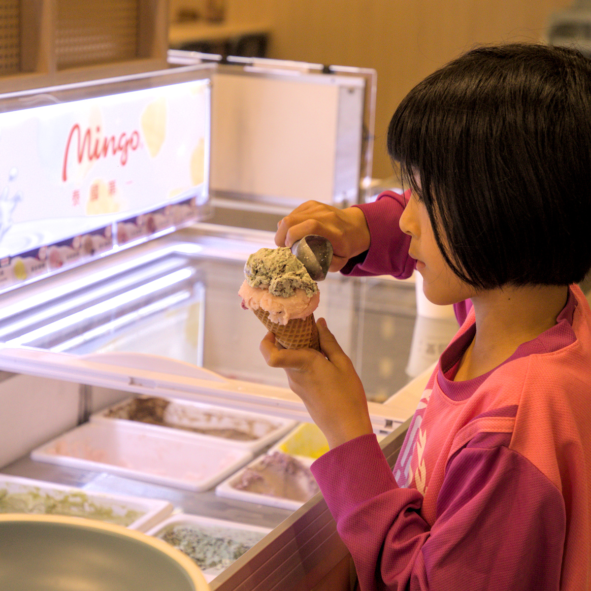 高雄楠梓美食｜里歐牛排鍋物：早午餐霸主進軍火烤兩吃！海鮮龍蝦與肋眼牛排，超誠意自助吧冰淇淋吃到飽