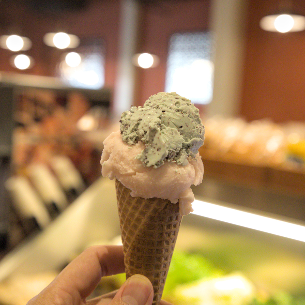 高雄楠梓美食｜里歐牛排鍋物：早午餐霸主進軍火烤兩吃！海鮮龍蝦與肋眼牛排，超誠意自助吧冰淇淋吃到飽