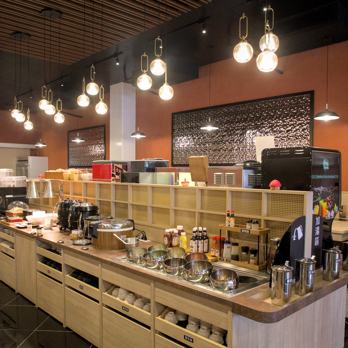 高雄楠梓美食｜里歐牛排鍋物：早午餐霸主進軍火烤兩吃！海鮮龍蝦與肋眼牛排，超誠意自助吧冰淇淋吃到飽