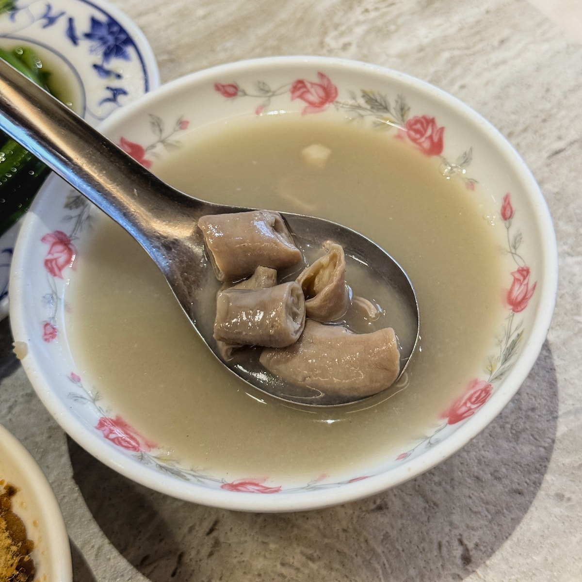 高雄鹽埕美食推薦：米糕城 80年老店的靈魂味蕾之旅