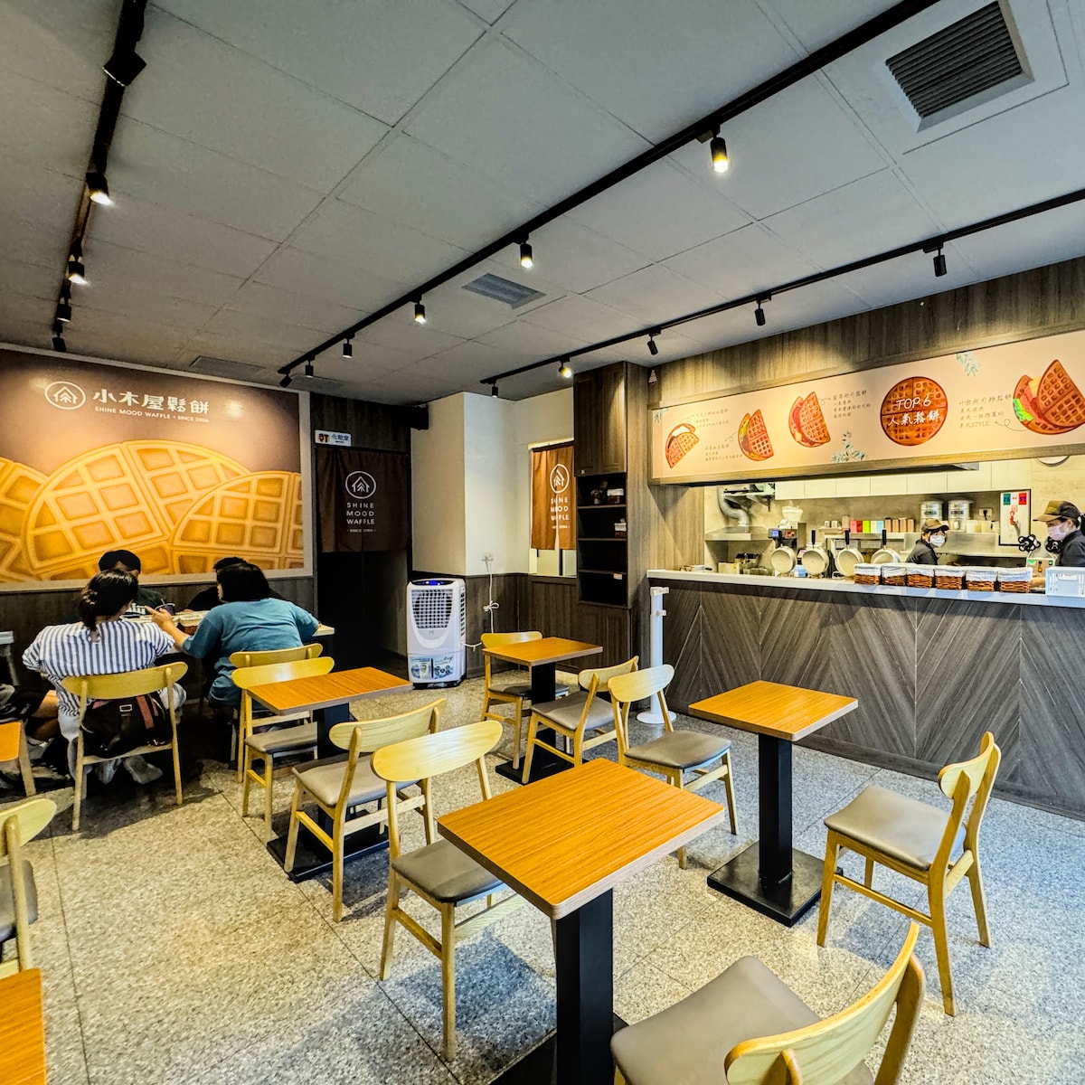 岡山美食地圖|小木屋鬆餅:甜鹹口味任選、高 CP 值套餐組合,在地人也愛的現點現做國民點心 - 第2張圖 岡山美食地圖|小木屋鬆餅:甜鹹口味任選、高 CP 值套餐組合,在地人也愛的現點現做國民點心