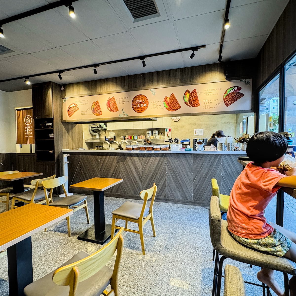 岡山美食地圖|小木屋鬆餅:甜鹹口味任選、高 CP 值套餐組合,在地人也愛的現點現做國民點心 - 第4張圖 岡山美食地圖|小木屋鬆餅:甜鹹口味任選、高 CP 值套餐組合,在地人也愛的現點現做國民點心