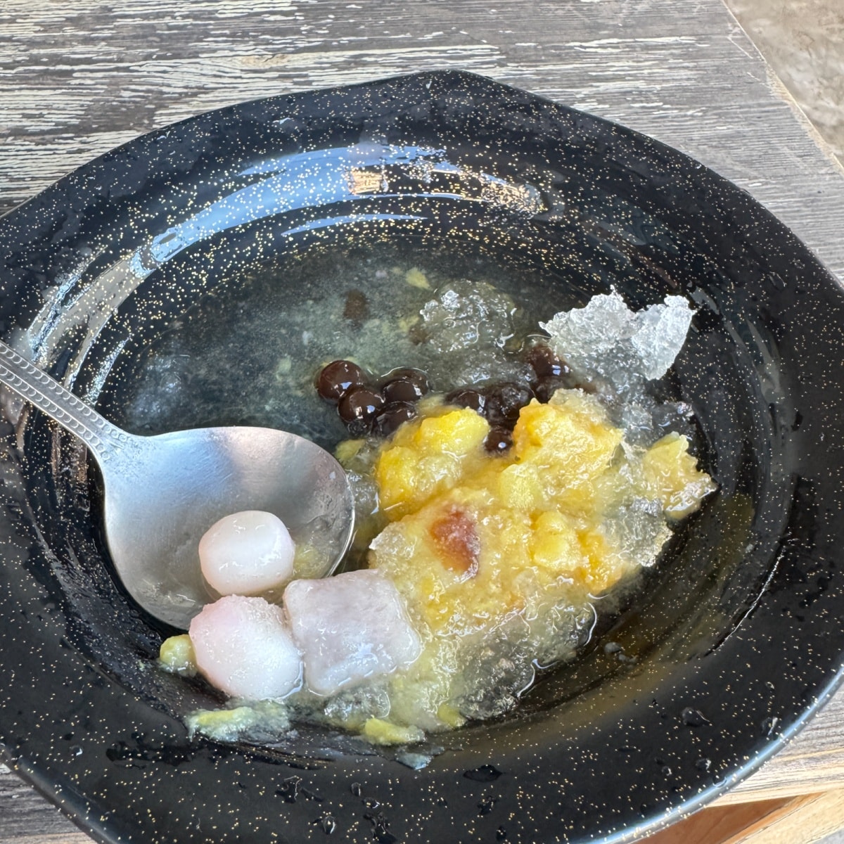 高雄前鎮美食推薦：泉捌月金木犀專賣，隱身巷弄的職人桂花冰，每一口都是優雅清香！