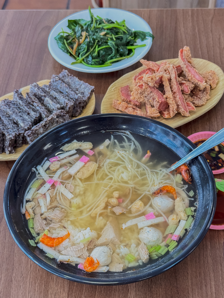 阿宏飯湯點餐單-多樣化的東港風味小吃選擇