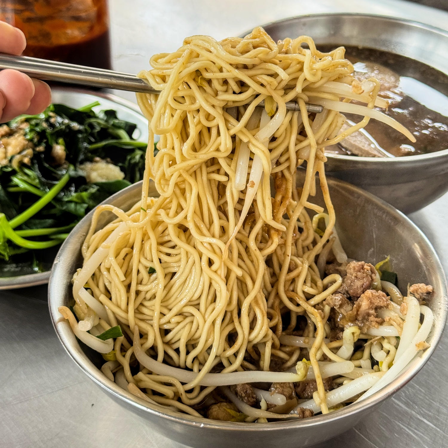 鼓山區必吃老店！「這家陽春麵」濃郁麻醬與果香湯頭的高雄美食指南