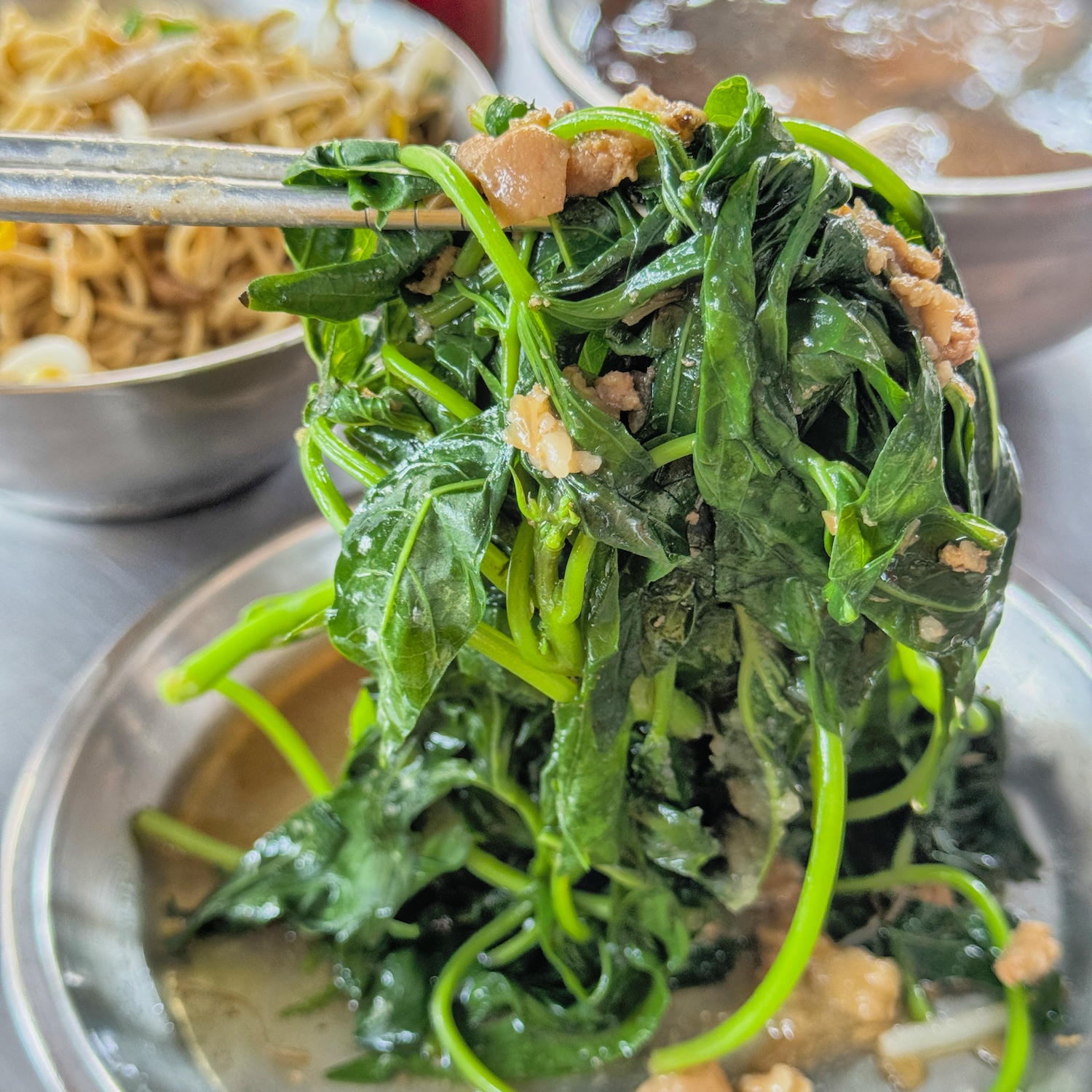 鼓山區必吃老店！「這家陽春麵」濃郁麻醬與果香湯頭的高雄美食指南