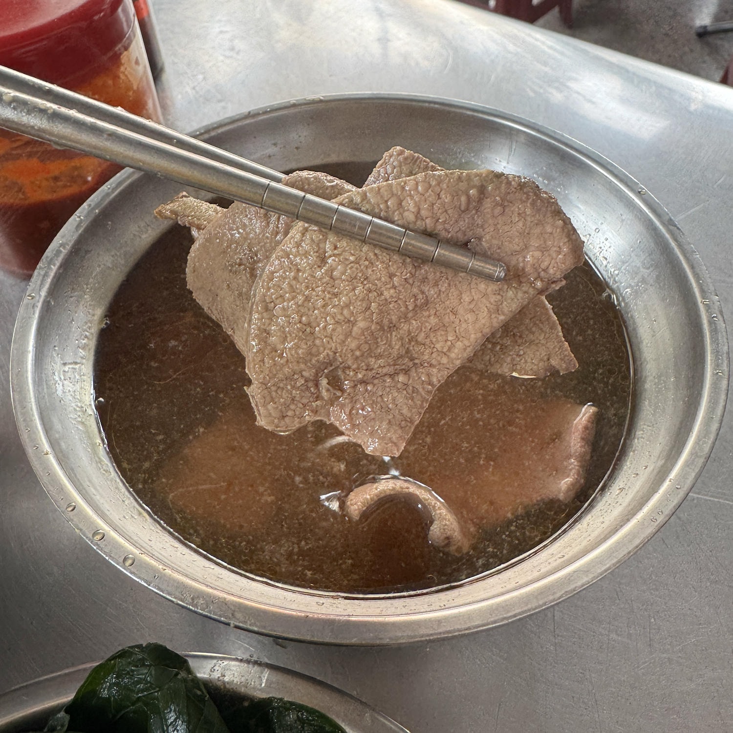 鼓山區必吃老店！「這家陽春麵」濃郁麻醬與果香湯頭的高雄美食指南