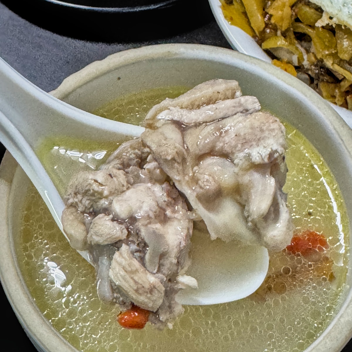 鼎山街老饕祕密基地!北大港原盅燉鴨湯,必點菜單上沒有的「炸花枝排」與回甘補湯 - 第10張圖 鼎山街老饕祕密基地!北大港原盅燉鴨湯,必點菜單上沒有的「炸花枝排」與回甘補湯