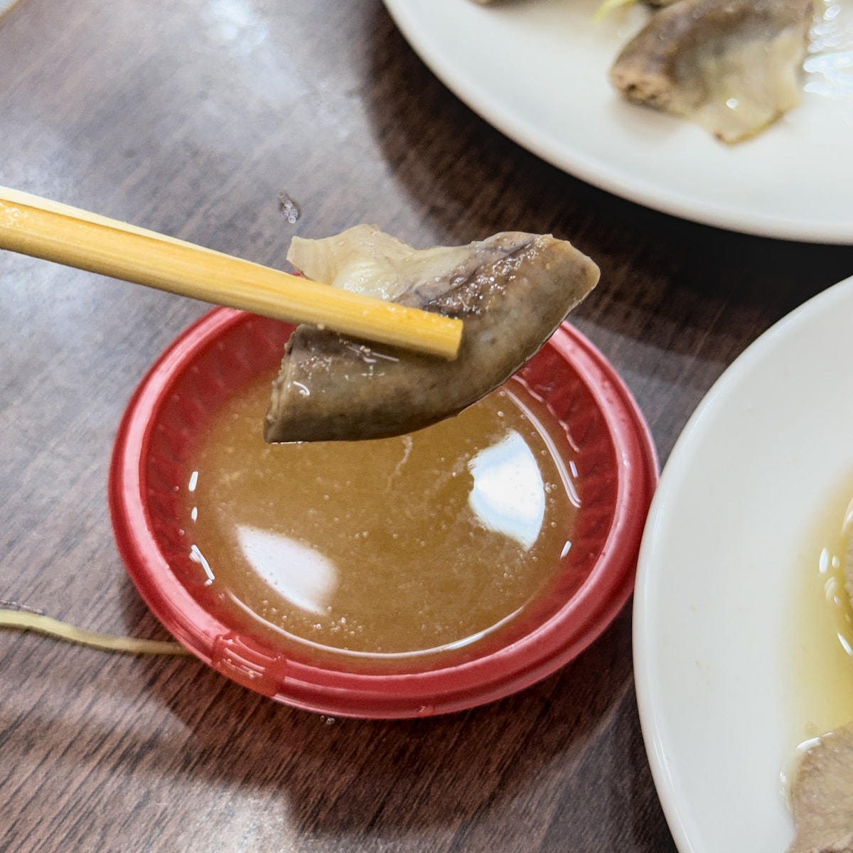 高雄鼓山「海南霞-鍋燒海錦麵」:滿滿鮮魚蝦子鋪滿櫃!在地人排隊也甘願的 10 種主食選擇 - 第11張圖 高雄鼓山「海南霞-鍋燒海錦麵」:滿滿鮮魚蝦子鋪滿櫃!在地人排隊也甘願的 10 種主食選擇