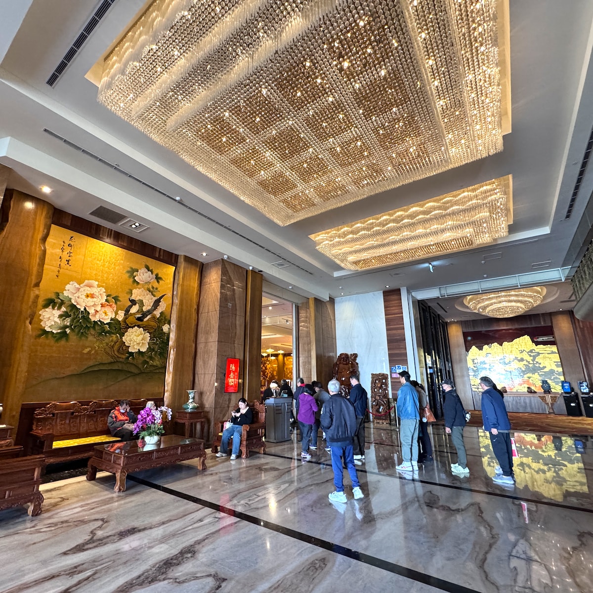 隱岳閣用餐氛圍極佳，提供現代港式茶餐的人情溫度，是台南聚餐的首選餐廳