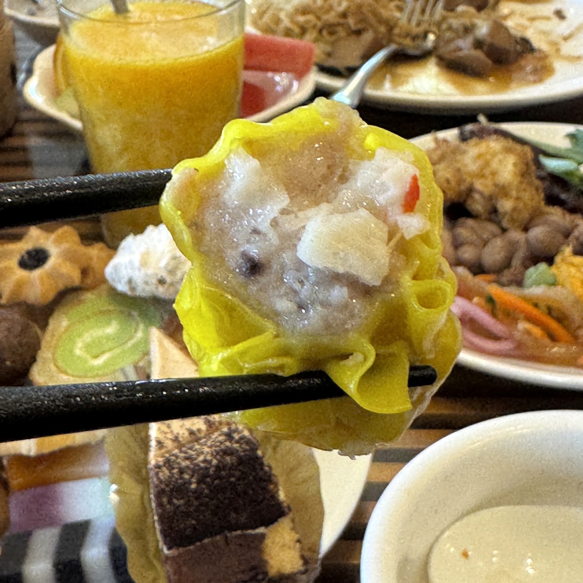 隱岳閣鮮嫩多汁的油雞，外皮滑嫩肉質軟彈