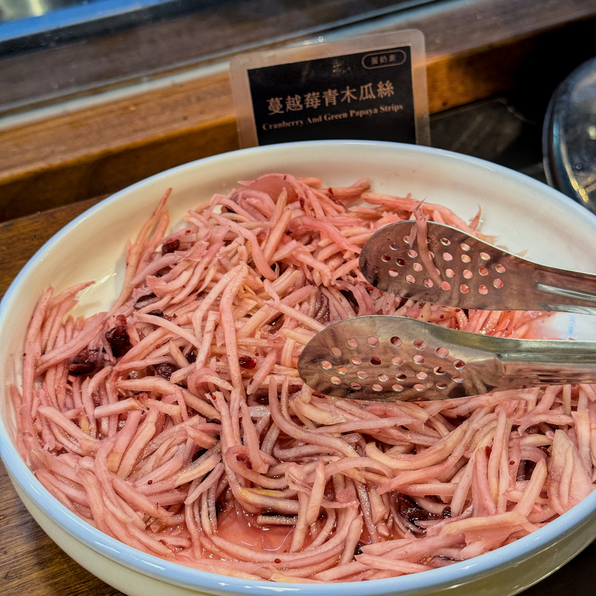 隱岳閣金黃酥脆的港式炸物，包含腐皮卷、炸春捲等多種經典選擇
