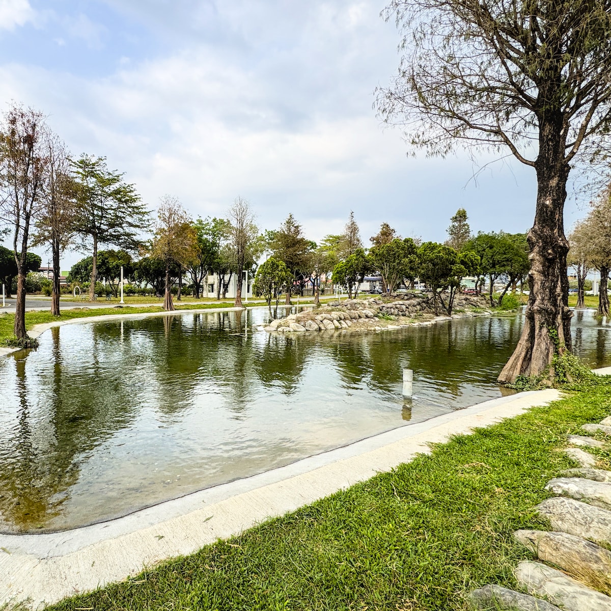 【屏東親子景點】九如巴轆公園全攻略：菸葉廠變身工業風遊戲塔，火車與公車一日遊行程規劃