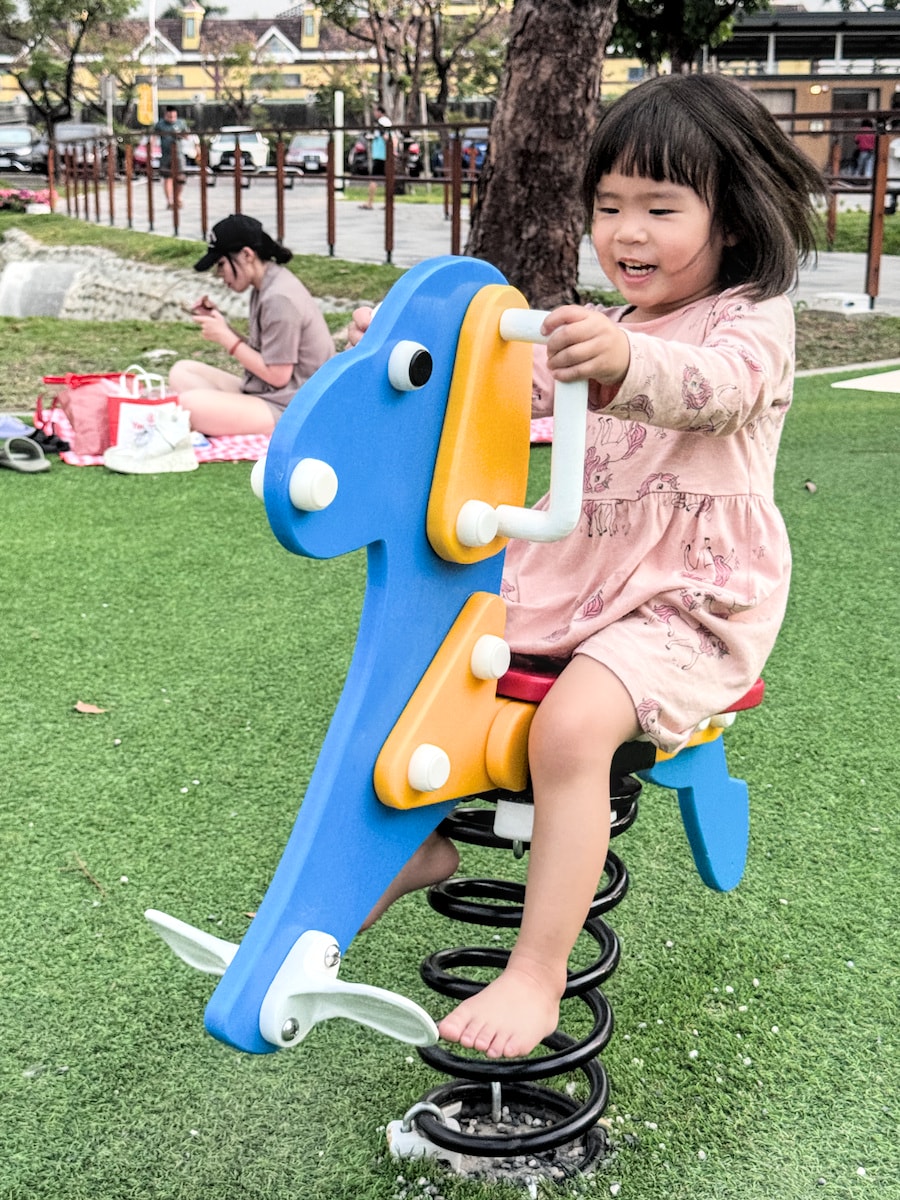 【屏東親子景點】九如巴轆公園全攻略：菸葉廠變身工業風遊戲塔，火車與公車一日遊行程規劃