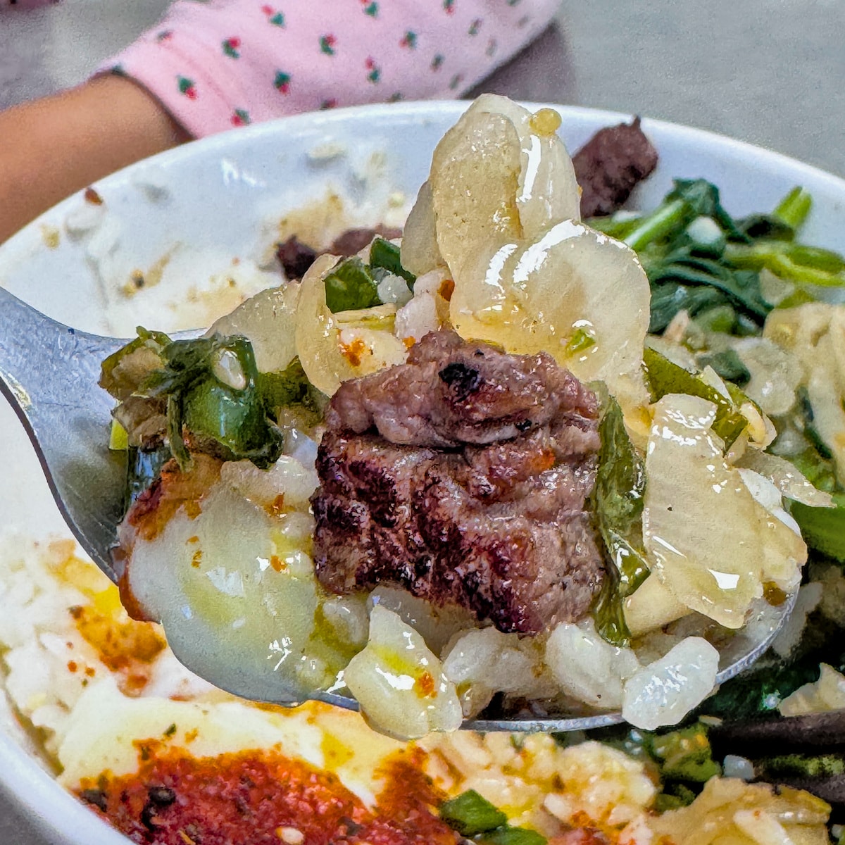 高雄大社美食｜旺芳烤肉飯：必點炙燒菲力骰子牛與超入味獨家招牌蒸蛋湯