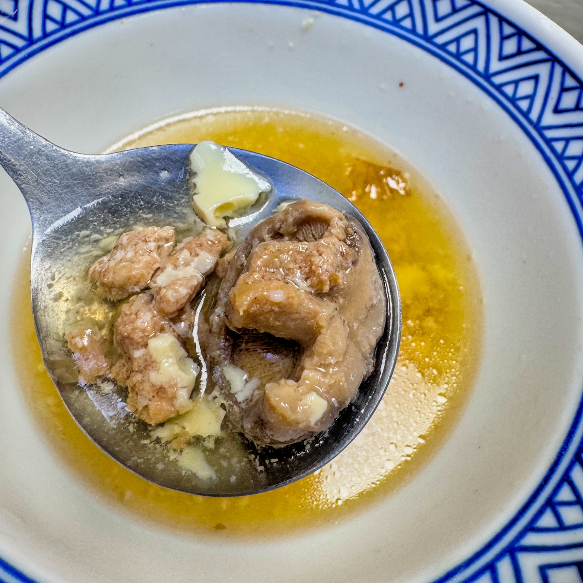 高雄大社美食｜旺芳烤肉飯：必點炙燒菲力骰子牛與超入味獨家招牌蒸蛋湯