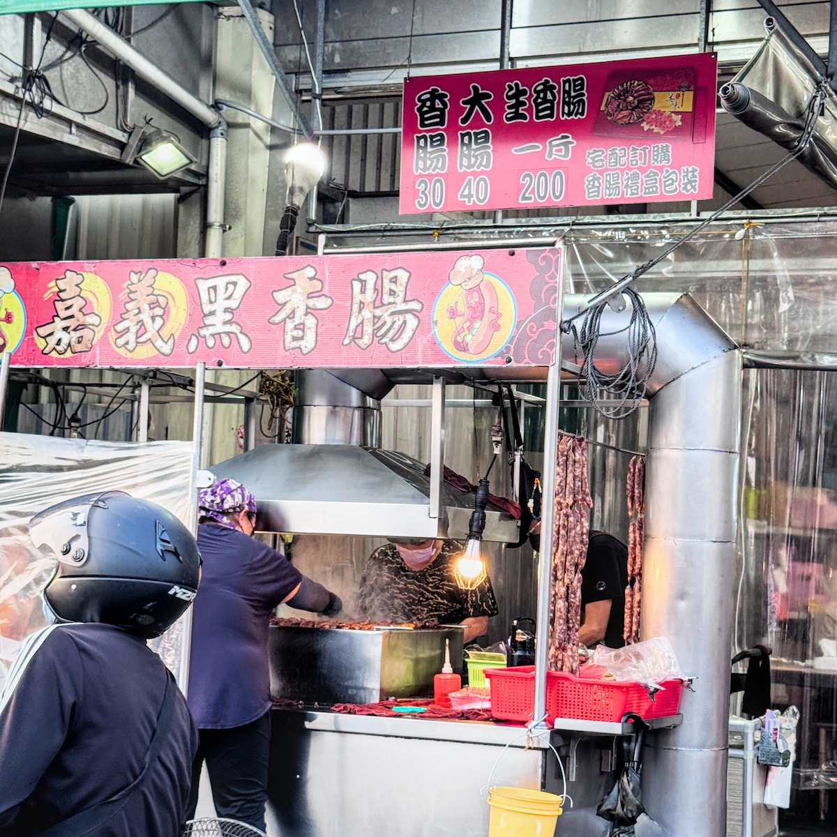 【高雄美食】大社嘉義黑香腸：在地人必吃炭烤下午茶，獨門黑香腸配靈魂醃蘿蔔！