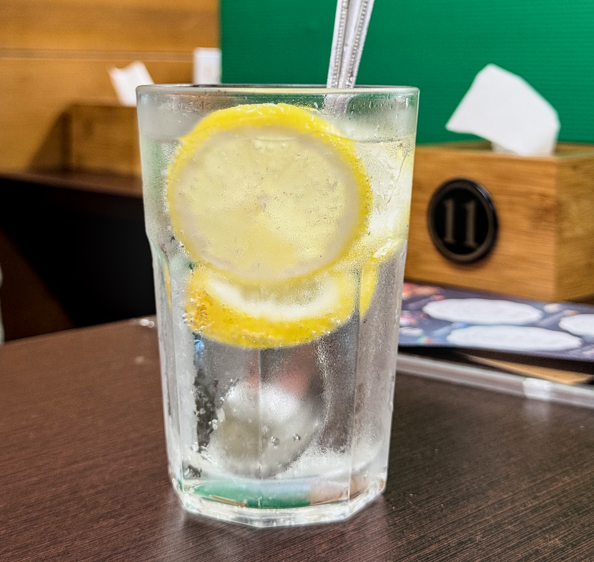 【高雄美食】高師傅港點：美麗島站旁道地港式滋味，老饕必點叉燒焗餐包與酥脆蘿蔔糕！