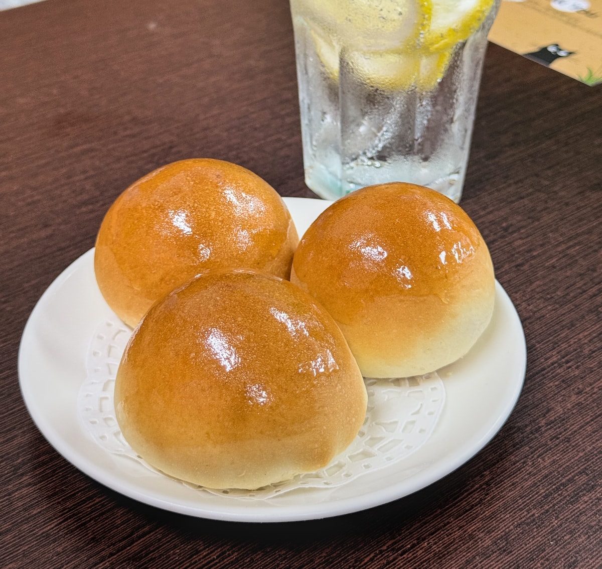 【高雄美食】高師傅港點：美麗島站旁道地港式滋味，老饕必點叉燒焗餐包與酥脆蘿蔔糕！