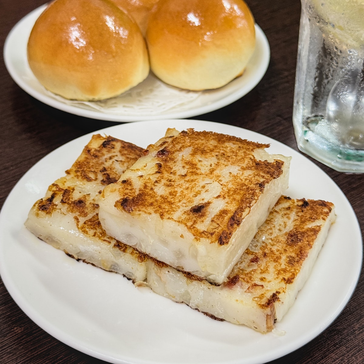 【高雄美食】高師傅港點：美麗島站旁道地港式滋味，老饕必點叉燒焗餐包與酥脆蘿蔔糕！