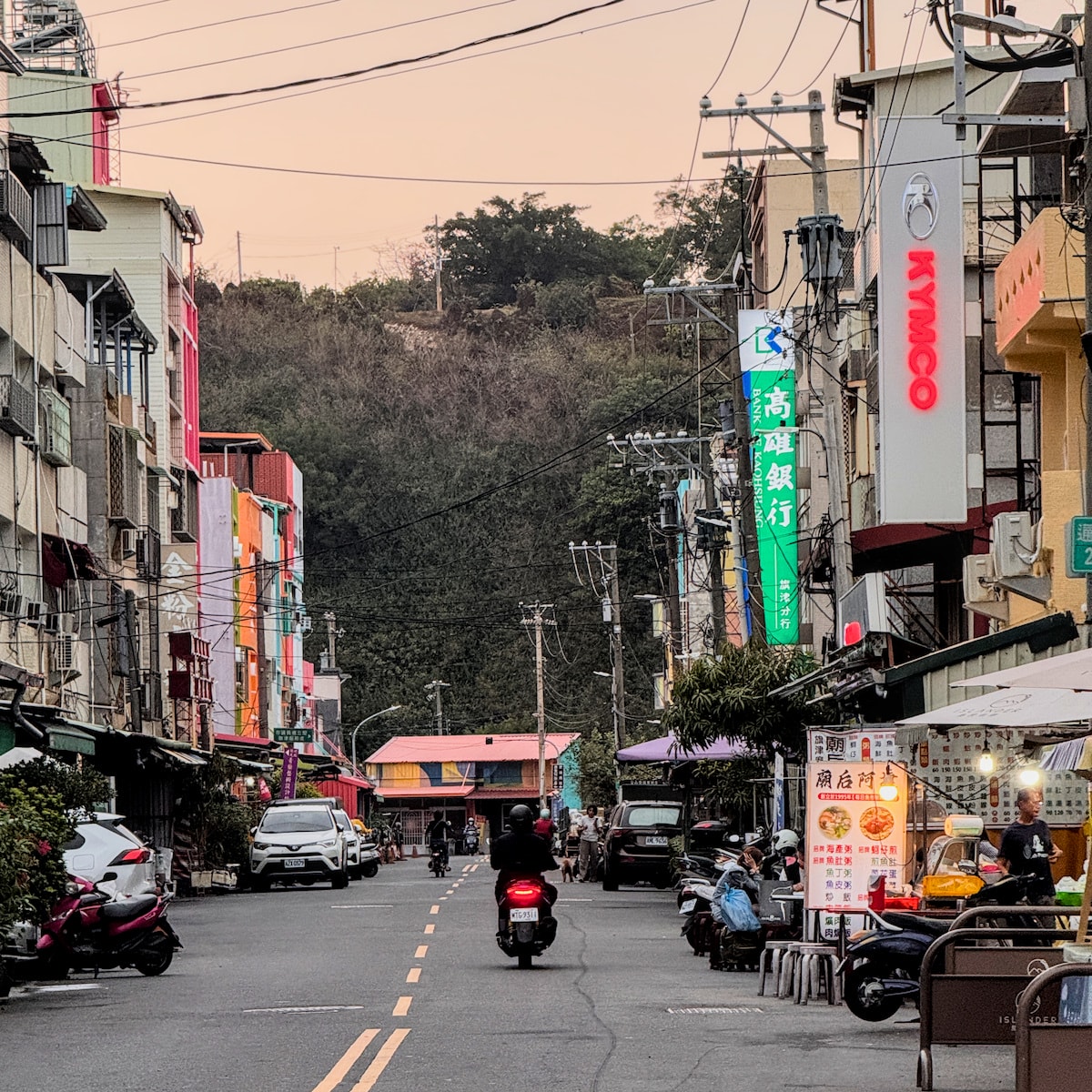 廟後阿捷蚵仔煎：旗津巷弄 30 年老字號，鮮甜海產粥與焦香蚵仔煎