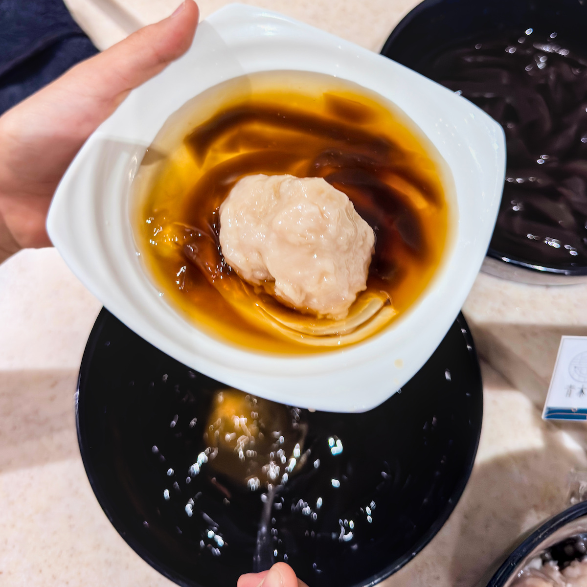 古早味台式甜點區，推薦綿密的蜜芋頭與蜂蜜仙草