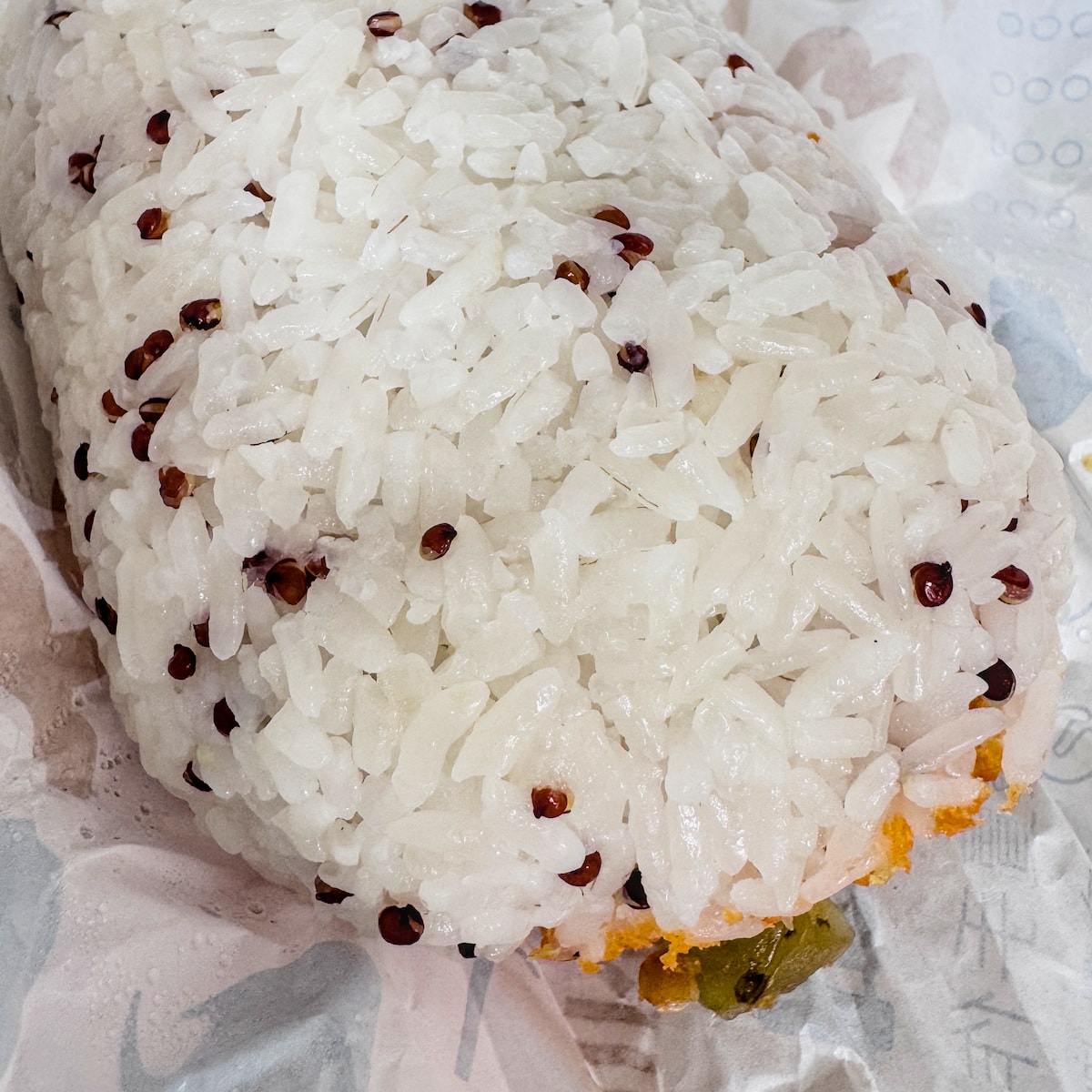 高雄美食推薦｜陳賣賣 手作飯糰：不脹氣的靈魂酸菜與特製茶葉蛋，文青風早餐首選
