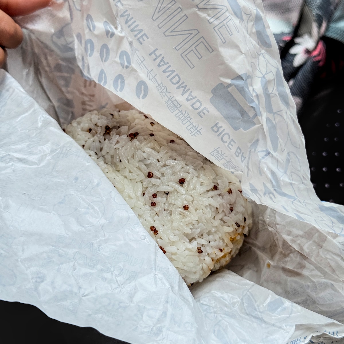 高雄美食推薦｜陳賣賣 手作飯糰：不脹氣的靈魂酸菜與特製茶葉蛋，文青風早餐首選