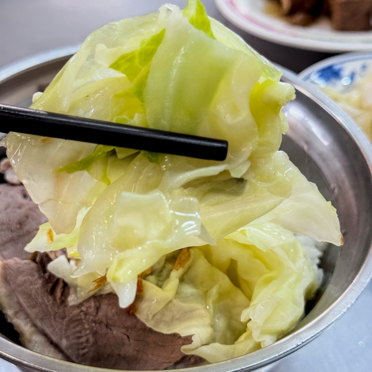 高雄前金美食「金城鴨肉專門店」：獨門煙燻鴨肉，飄香五福路的老字號美味