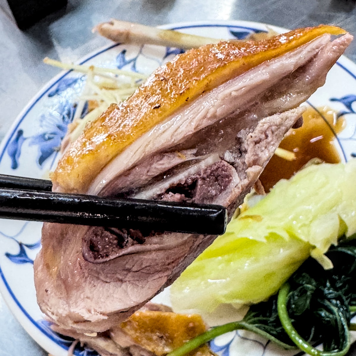 高雄前金美食「金城鴨肉專門店」：獨門煙燻鴨肉，飄香五福路的老字號美味