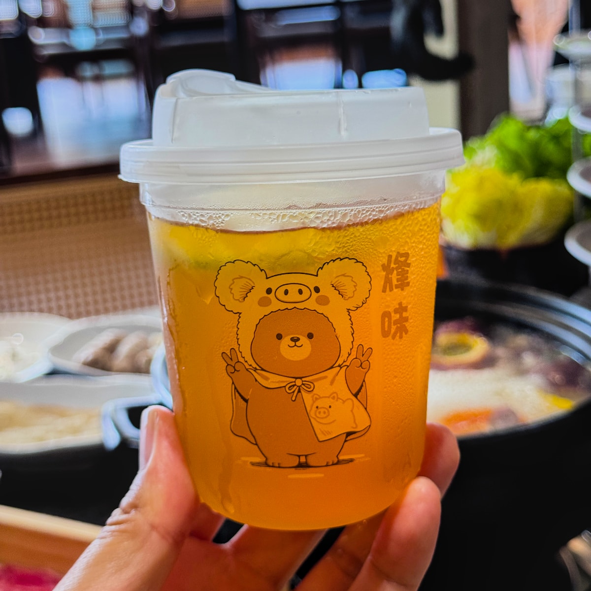 火鍋最佳神隊友:鴨屎香檸檬茶 精美杯裝、點綴新鮮檸檬的鴨屎香烏龍檸檬茶,解膩聖品