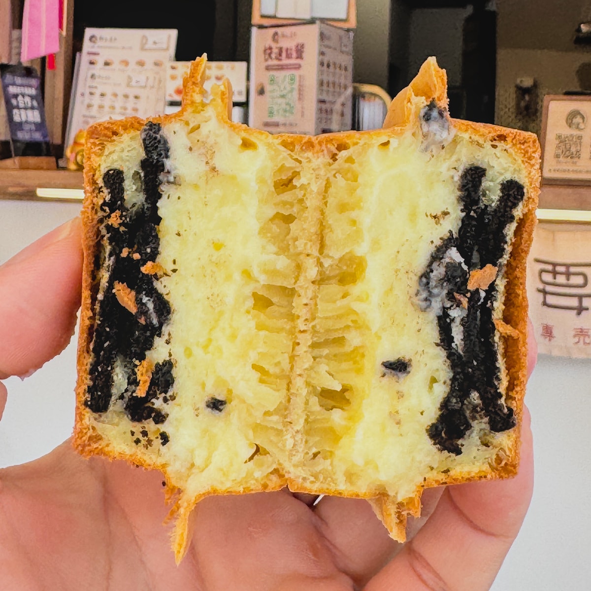 高雄最害羞店名!「輪家還要 紅豆餅專売」焦糖堅果與芋頭鹹蛋黃,每一口都是邪惡暴擊 - 第13張圖 高雄最害羞店名!「輪家還要 紅豆餅專売」焦糖堅果與芋頭鹹蛋黃,每一口都是邪惡暴擊