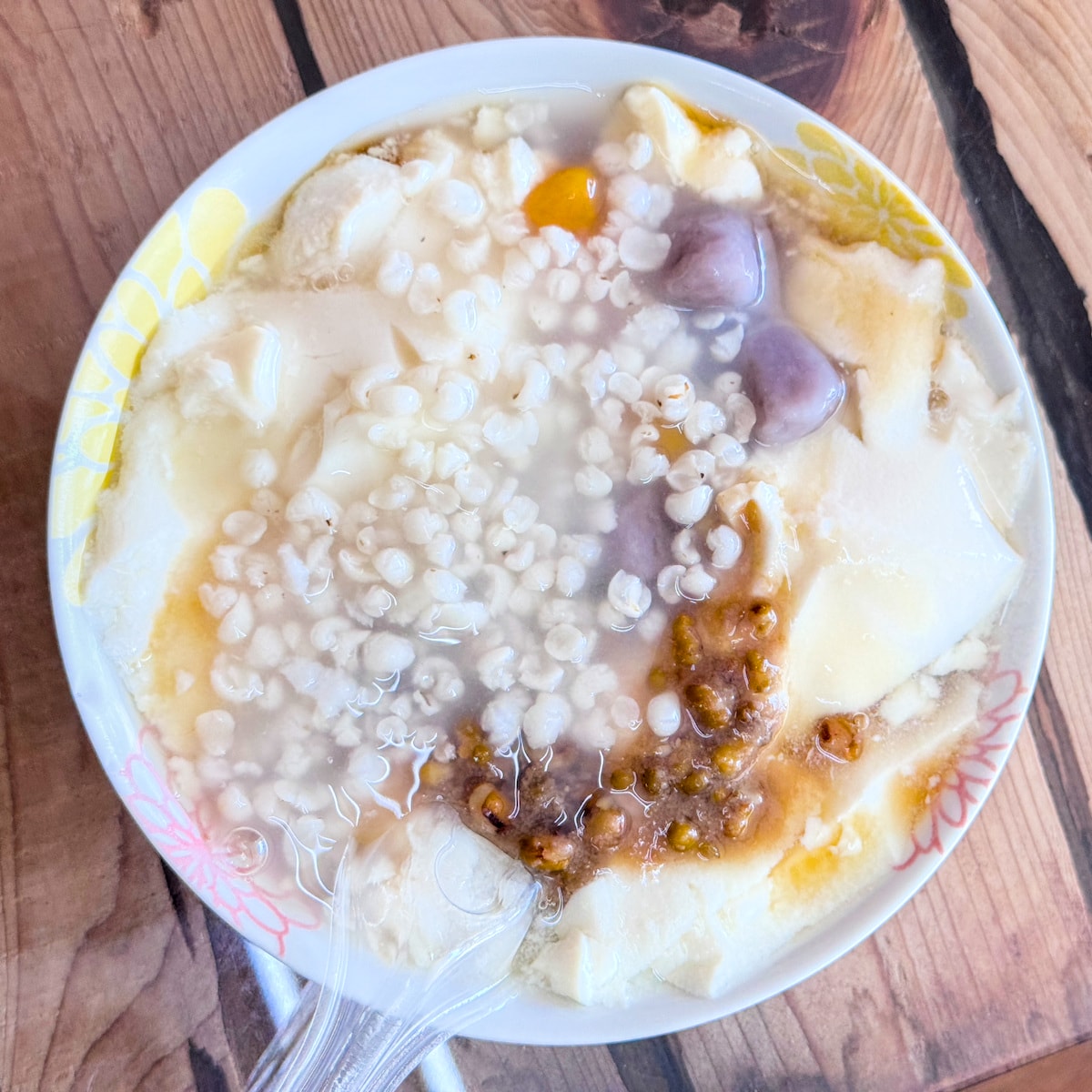 板門豆花冰品餐點特寫-質地滑嫩的傳統豆花搭配甜而不膩的糖水