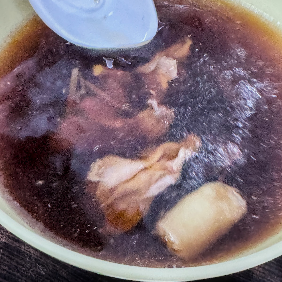 料多實在的羊雜湯，一碗60元滿滿都是處理乾淨的羊肚與羊腸