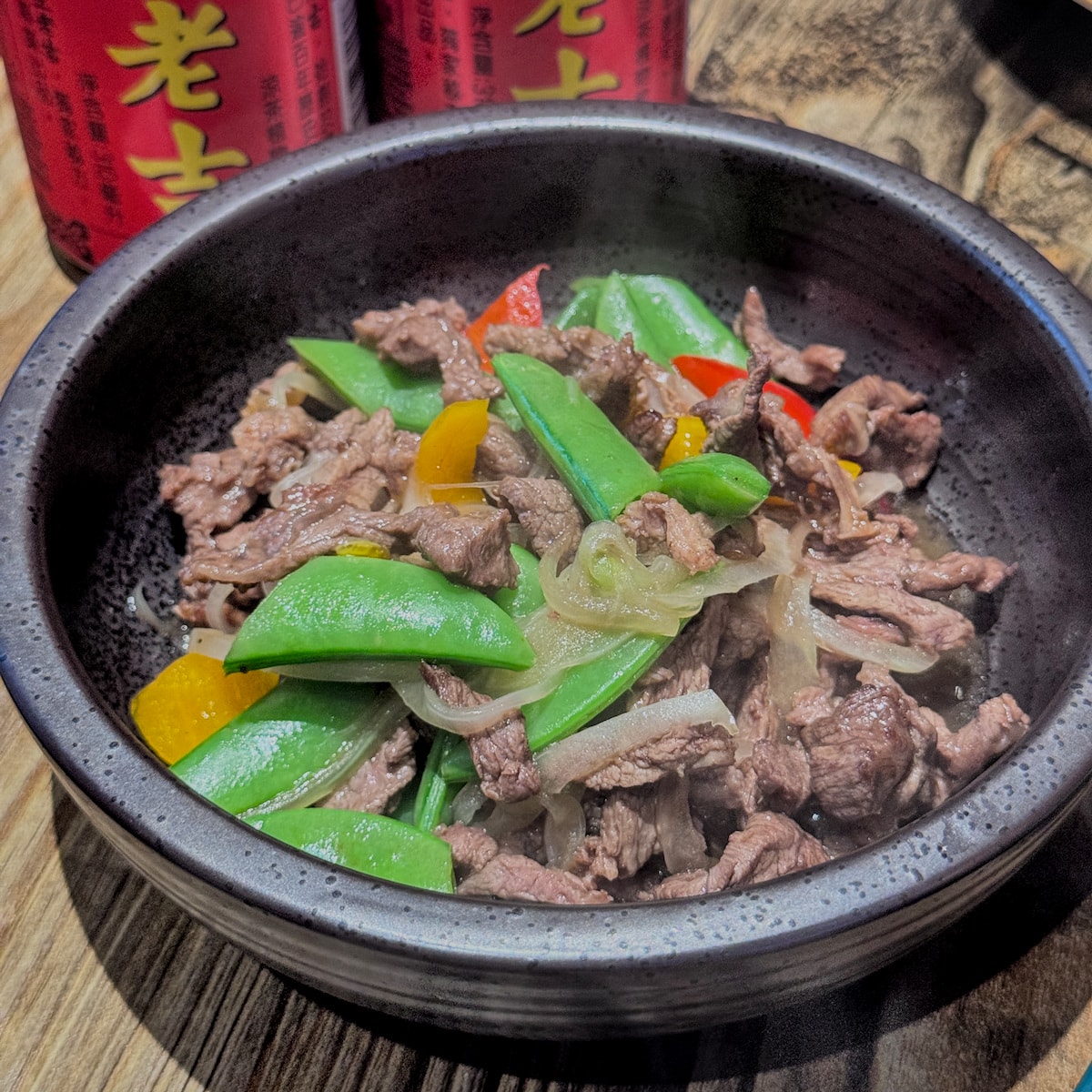 龍門客串超下飯手路菜-黑胡椒牛柳 龍門客串黑胡椒牛柳,口感軟嫩並搭配清甜彩椒快炒