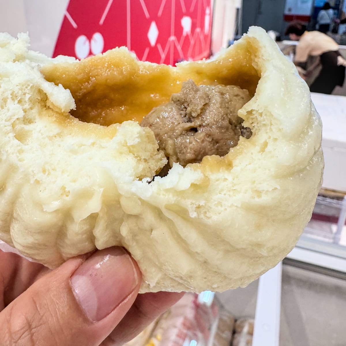 【高雄美食】太成肉包左營店：橋頭百年老店進駐捷運站，傳承三代的必吃肉包！