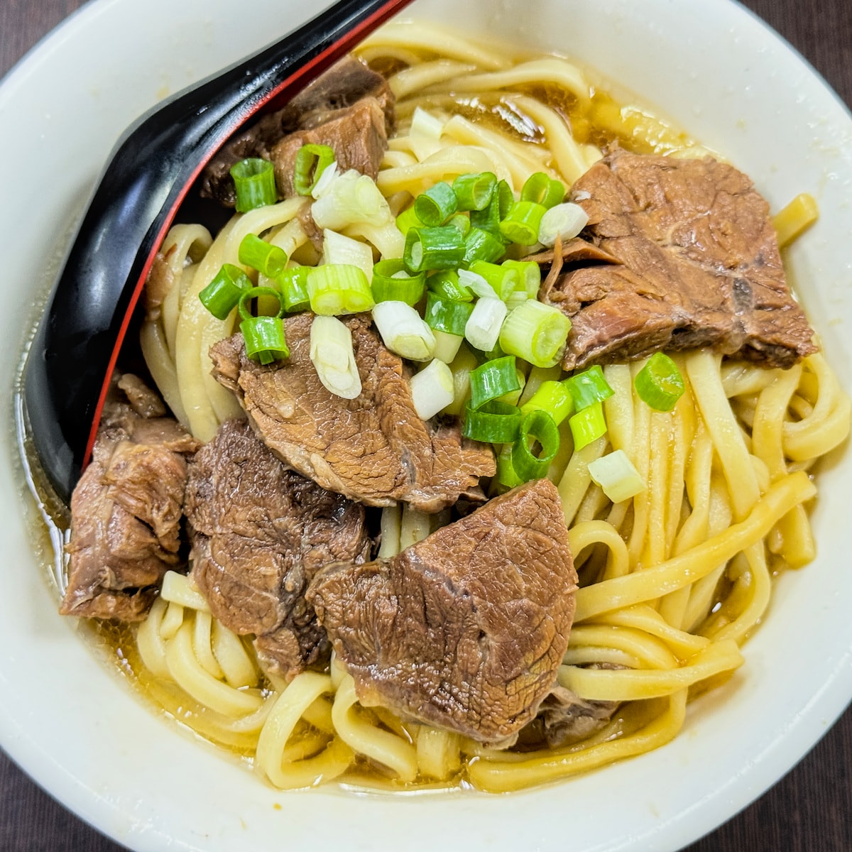 高雄美食推薦：港園牛肉麵，鹽埕區開業逾七十年的經典滋味