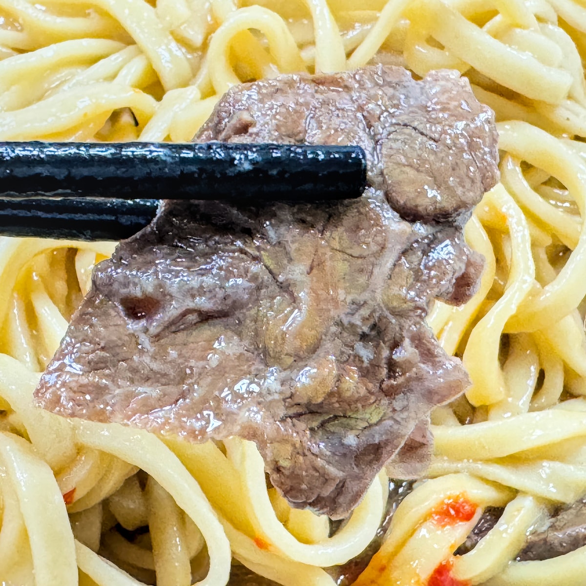 高雄美食推薦：港園牛肉麵，鹽埕區開業逾七十年的經典滋味