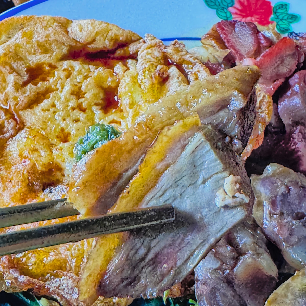 高雄美食推薦｜絕代芳華港式餐酒館：苓雅區深夜裡的港式霓虹幻境
