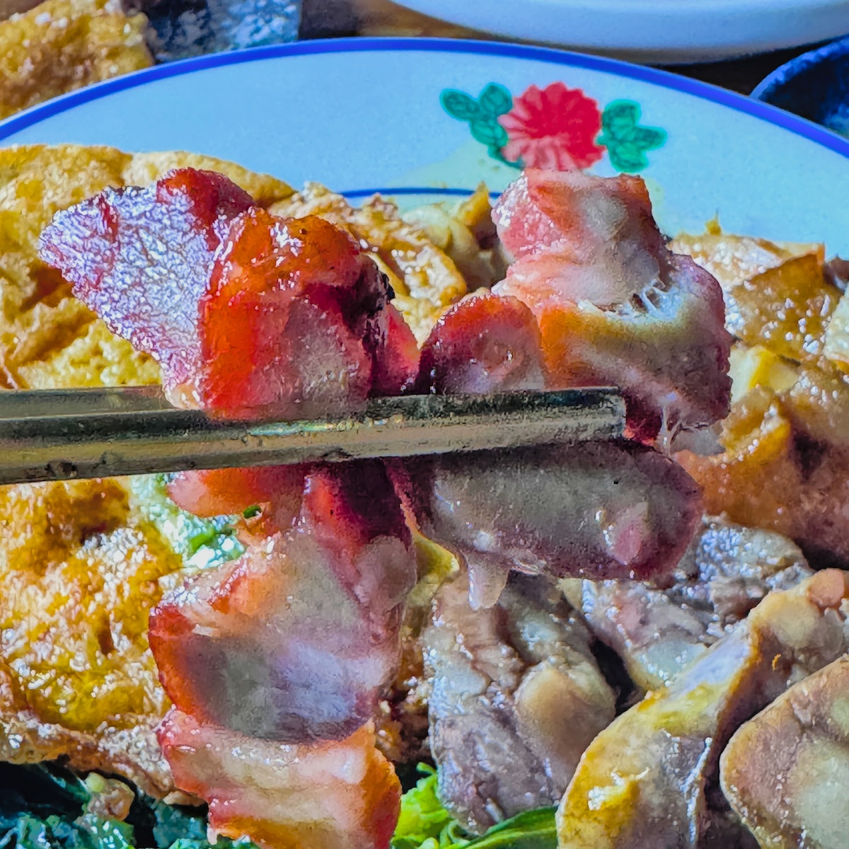 高雄美食推薦｜絕代芳華港式餐酒館：苓雅區深夜裡的港式霓虹幻境