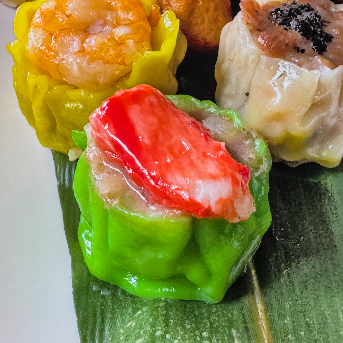 高雄美食推薦｜絕代芳華港式餐酒館：苓雅區深夜裡的港式霓虹幻境