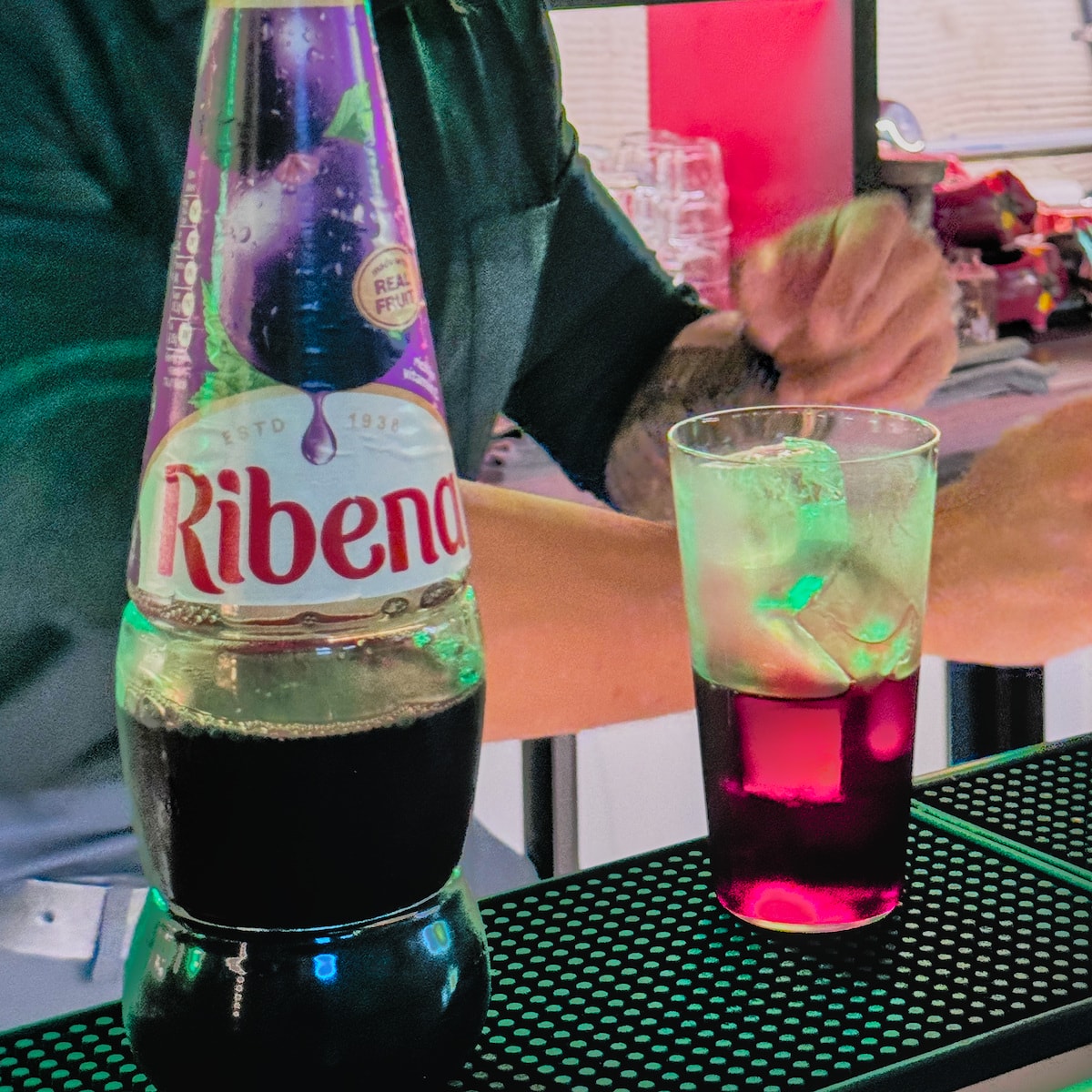 高雄美食推薦｜絕代芳華港式餐酒館：苓雅區深夜裡的港式霓虹幻境