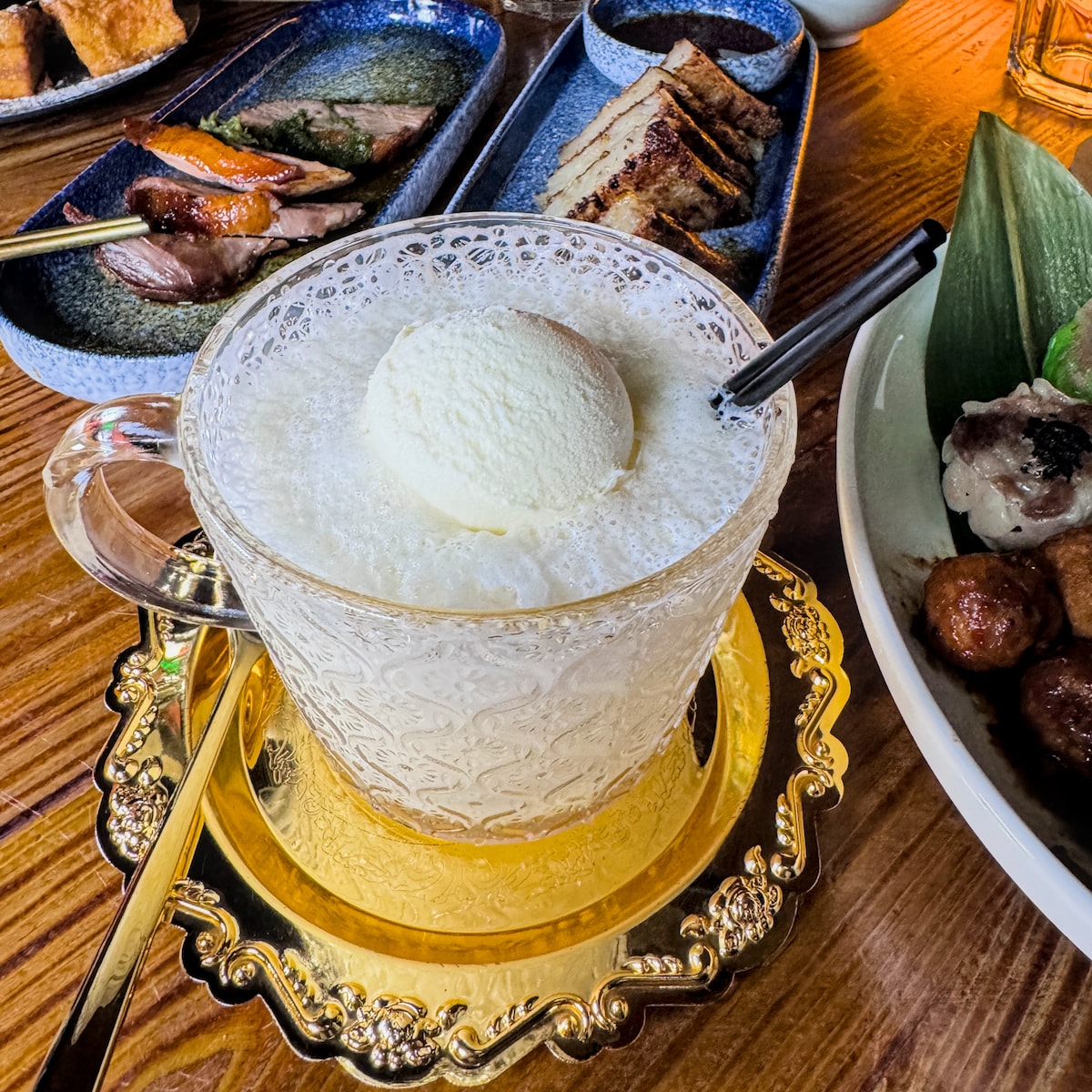 高雄美食推薦｜絕代芳華港式餐酒館：苓雅區深夜裡的港式霓虹幻境