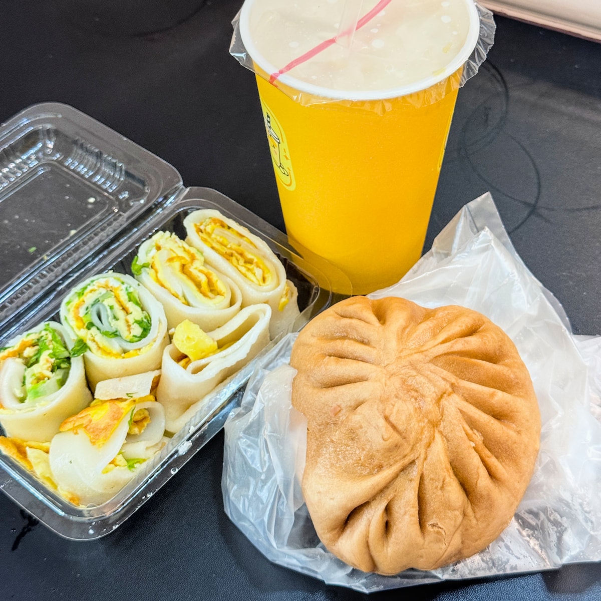高雄前金美食推薦｜永和四海 幸福豆漿-招牌養生菜包：24小時不打烊的傳統滋味