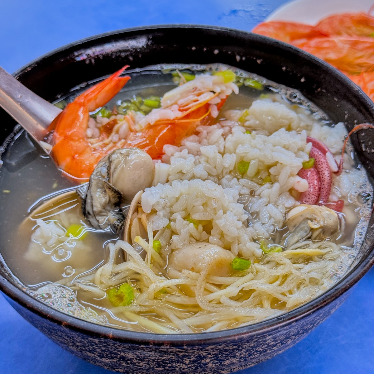 高雄美食推薦|大昌海產粥店:三民區必吃!鮮甜海鮮與爆量配料的美味饗宴 - 第5張圖 高雄美食推薦|大昌海產粥店:三民區必吃!鮮甜海鮮與爆量配料的美味饗宴