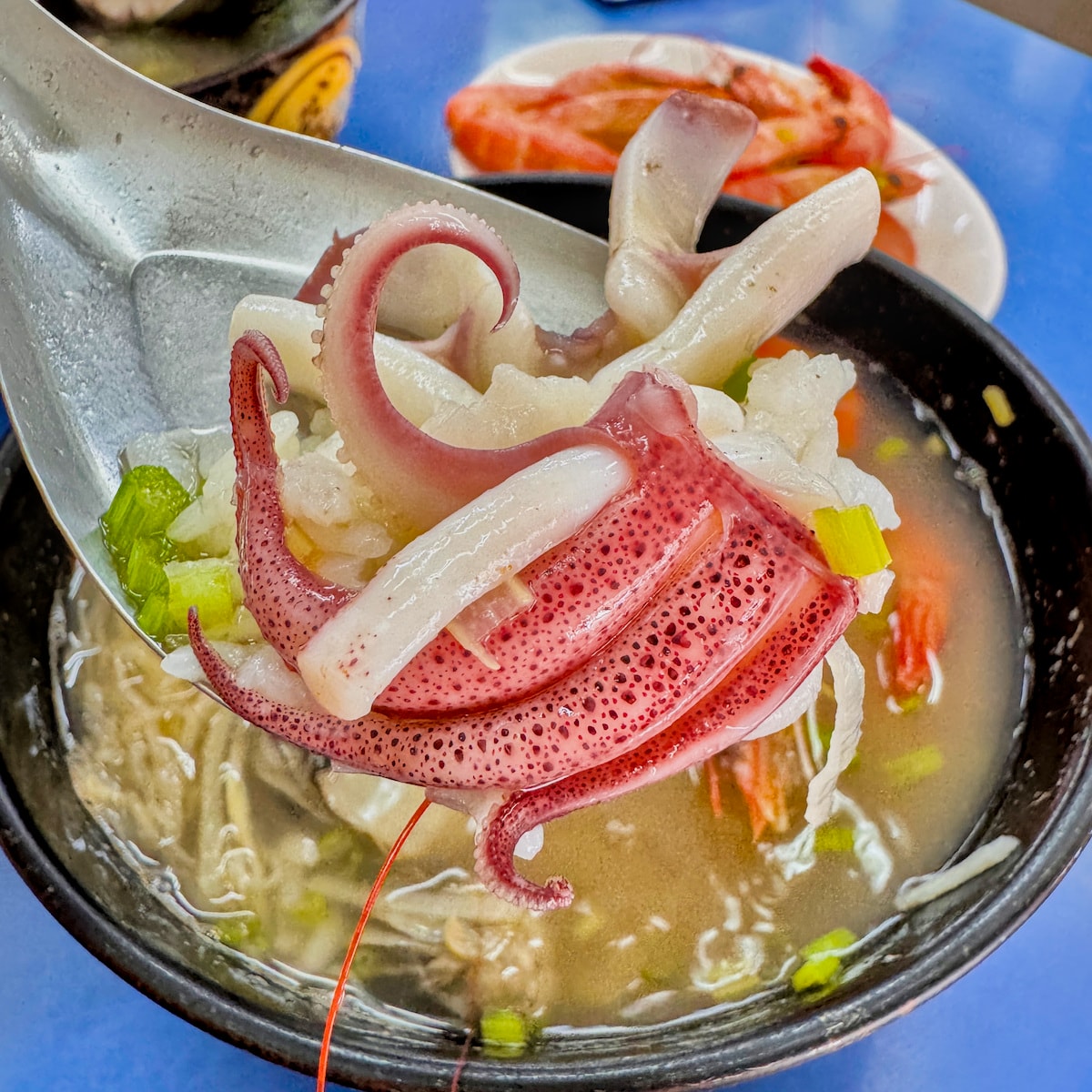 高雄美食推薦|大昌海產粥店:三民區必吃!鮮甜海鮮與爆量配料的美味饗宴 - 第8張圖 高雄美食推薦|大昌海產粥店:三民區必吃!鮮甜海鮮與爆量配料的美味饗宴